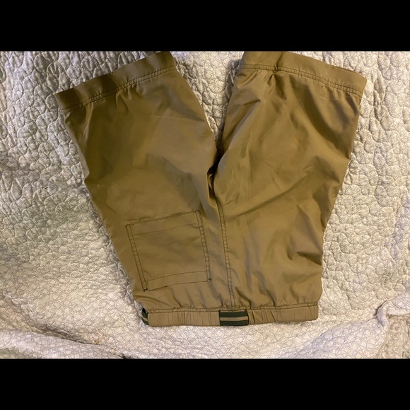 Gap shorts in new condition... - Picture 2 of 4